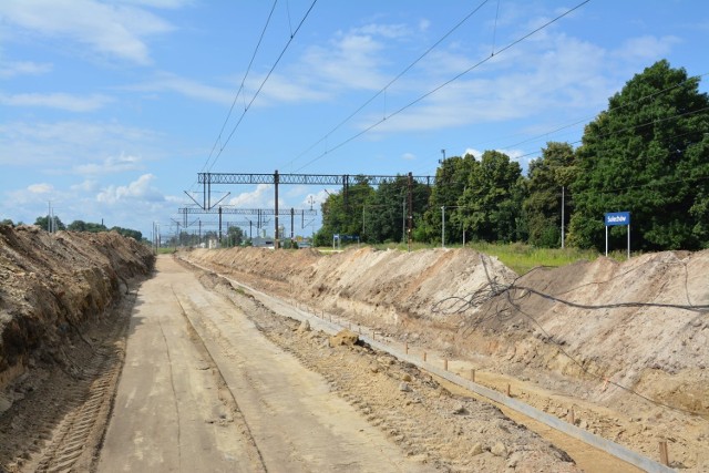 Stacja kolejowa w Sulechowie teraz to jeden plac budowy. Już od 2019 roku trwa „Modernizacja linii kolejowej nr 358 Zbąszynek-Gubin na odcinku Zbąszynek-Czerwieńsk"