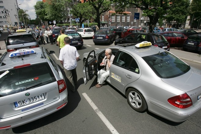 Protest: Taksówkarze zablokowali Katowice. Mieli rację? [SONDA]