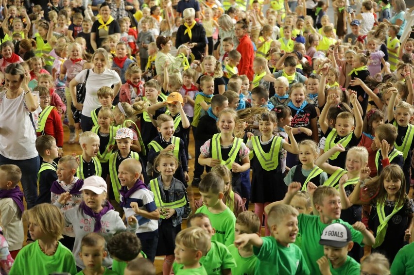 1600 dzieci z klas pierwszych szalało podczas akcji Kochane Pierwszaki w Kielcach. Zobaczcie zdjęcia 