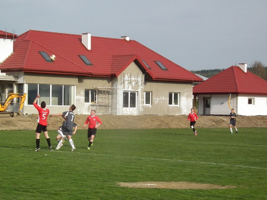 Powstaje nowe zaplecze stadionu w Wójtowej