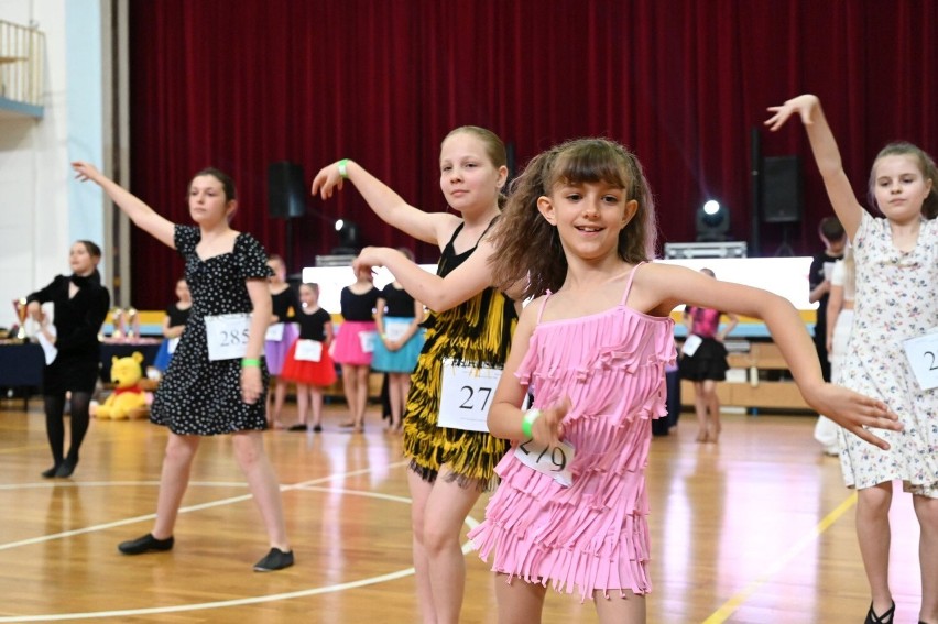 XVIII Ogólnopolski Turniej Tańca o Uśmiech Dziecka w Hali Widowiskowo-Sportowej w Kielcach. To było szaleństwo na parkiecie. Zobacz zdjęcia
