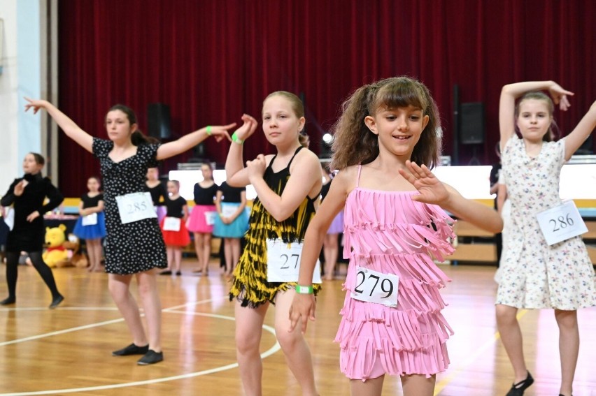 XVIII Ogólnopolski Turniej Tańca o Uśmiech Dziecka w Hali Widowiskowo-Sportowej w Kielcach. To było szaleństwo na parkiecie. Zobacz zdjęcia