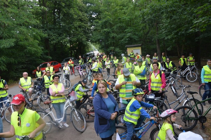 Ponad 120 cyklistów pojechało nową ścieżką rowerową do...