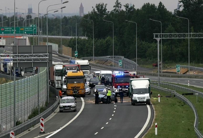 Pierwszy wypadek na drodze ekspresowej s3 pod Legnicą [ZDJĘCIA]