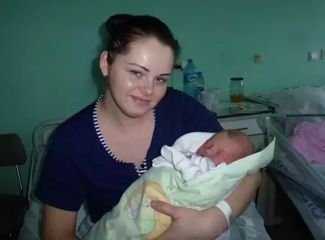 Pani Wiesława wraz z córką Hanią - Śrem: pierwszy noworodek w 2017 roku