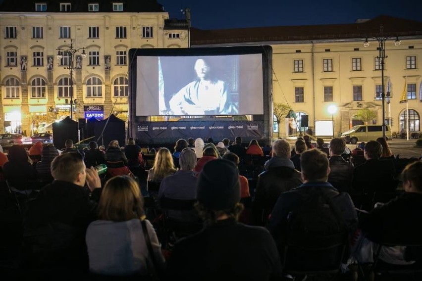 Jutro będziemy szczęśliwi  – godz. 21.45, Park...