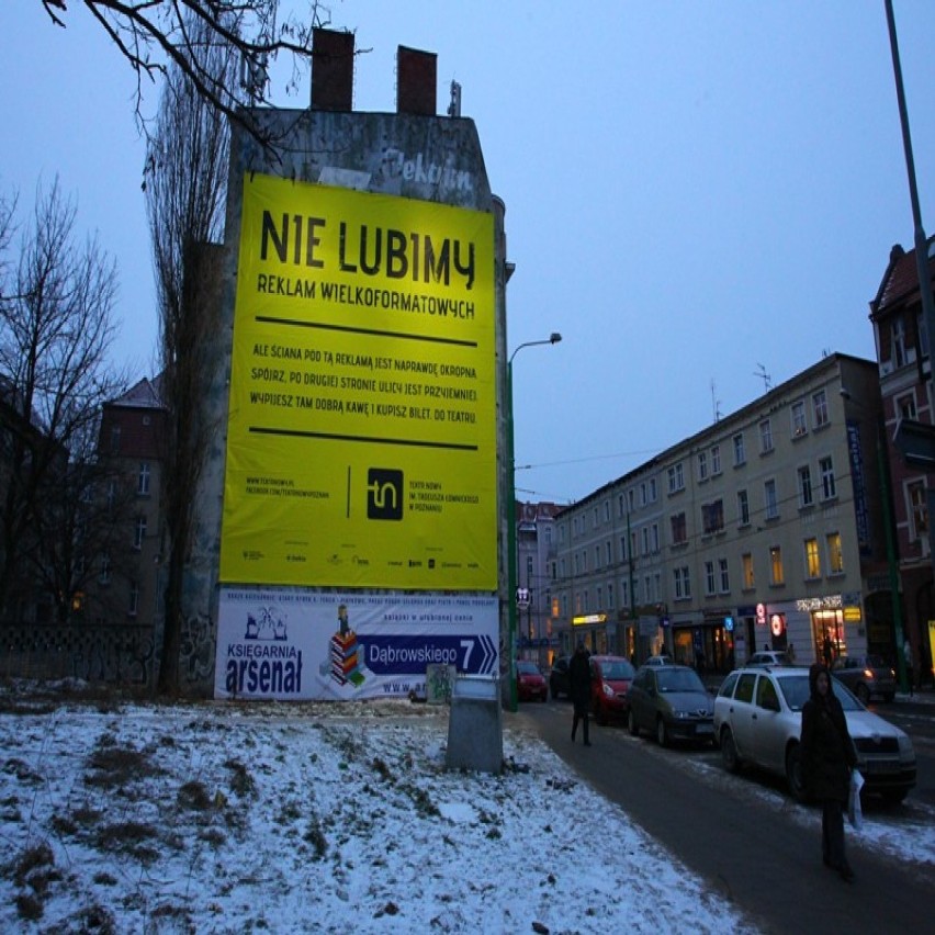 Teatr Nowy w Poznaniu: Zniknęła kontrowersyjna reklama