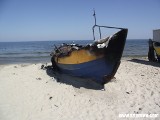 Pożar kutra rybackiego na plaży w Kątach Rybackich. Łódź spłonęła doszczętnie [ZDJĘCIA]