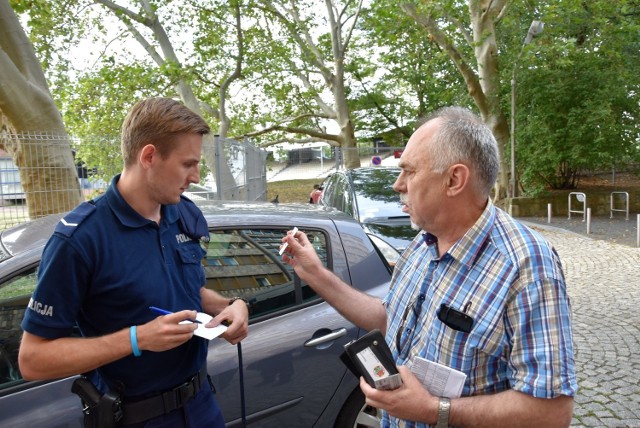 Poseł Janusz Sanocki wyłamał bramkę w urzędzie wojewódzkim. Interweniowała policja.