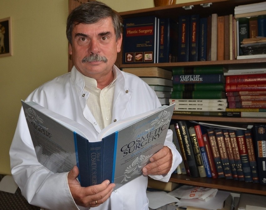 Prof. Bogusław Antoszewski zrekonstruuje czubek nosa...