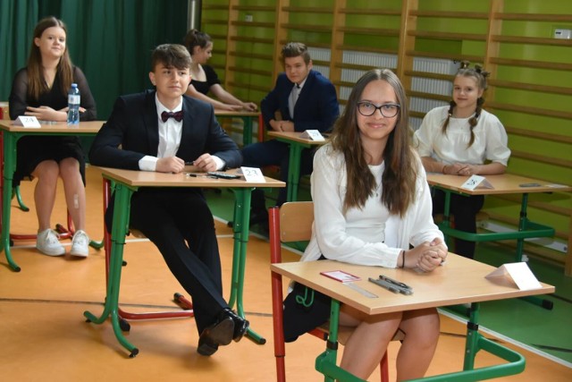 Egzamin ósmoklasisty  - matematyka w szkołach w Kurnosie i Dobrzelowie