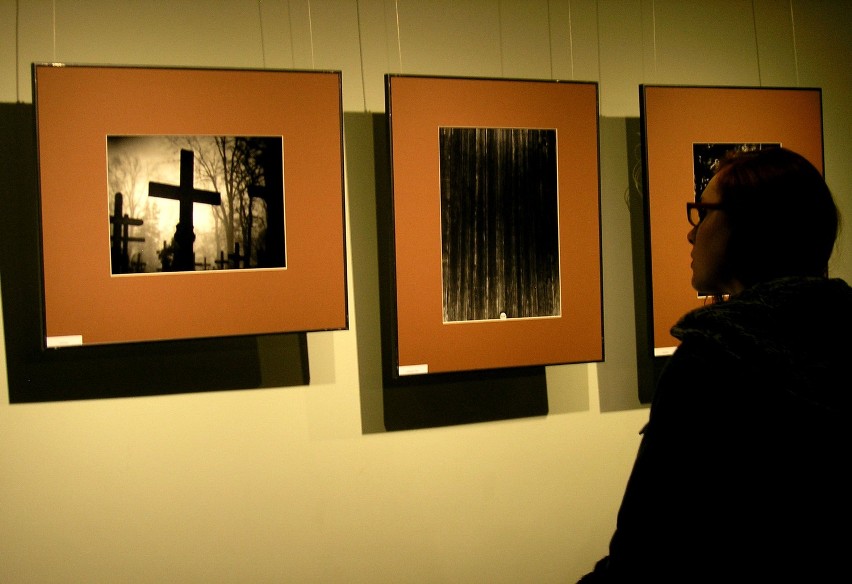 Alfabet Zdzisława Beksińskiego - wystawa fotografii w poznańskiej galerii 2PiR [ZDJĘCIA]