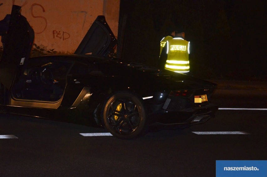 Skradzione w Niemczech Lamborghini zostało porzucone na ul. Kapitulnej we Włocławku [zdjęcia, wideo]
