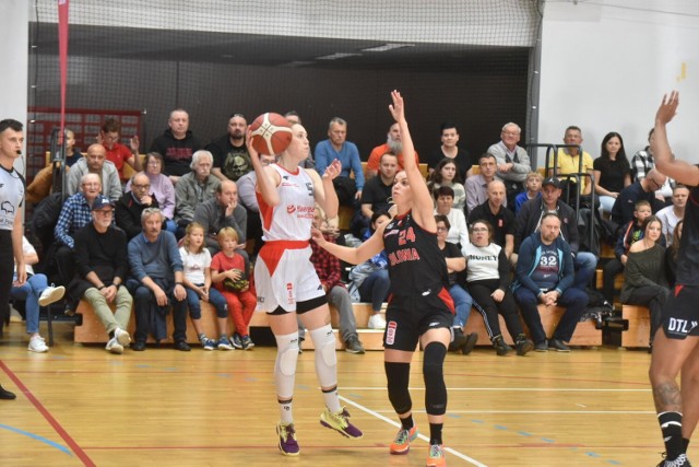 Koszykarki Energi KGS Toruń i Polonii Warszawa stworzyły emocjonujące widowisko na inaugurację Orlen Basket Ligi Kobiet. Kibice zgromadzeni w bocznej hali Areny Toruń mogli być zadowoleni z poziomu gry