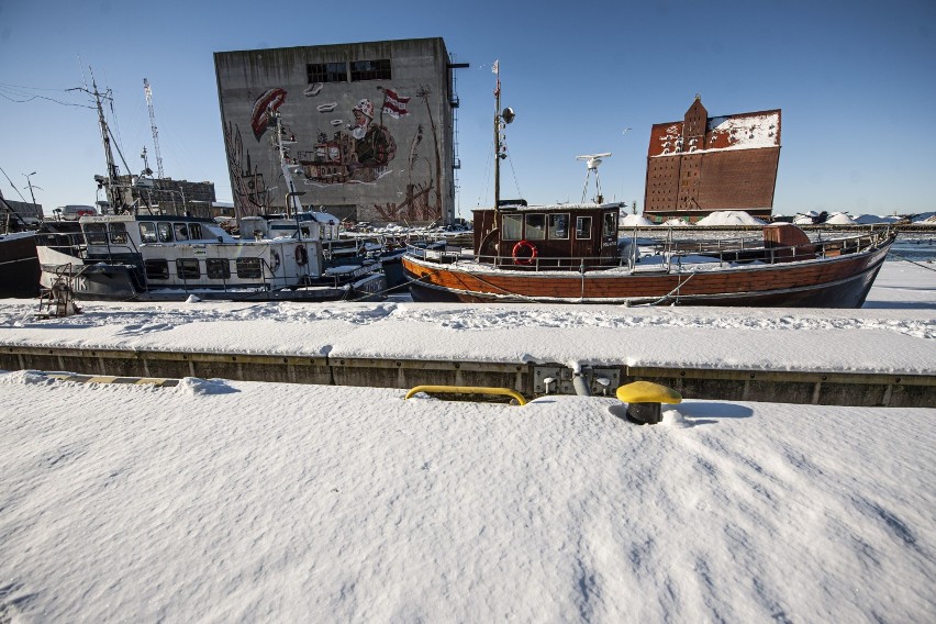 Port w Darłowie w zimowej szacie