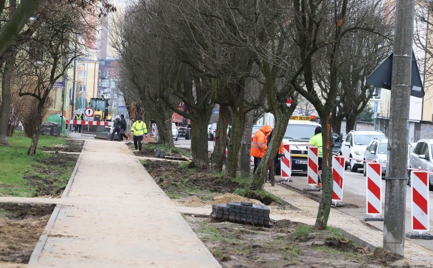 Trwa remont chodnika przy ulicy Miłej w Radomiu. Jak przebiegają prace? [ZDJĘCIA]