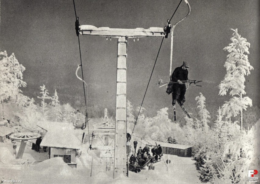 Dwusekcyjna kolej linowa na Szrenicę zaczęła kursować w 1962...