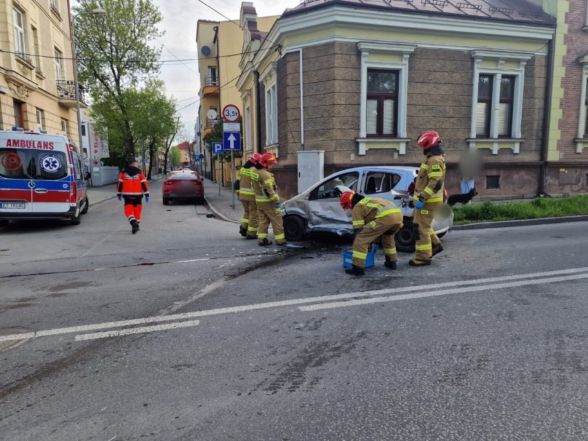 Na miejscu wypadku interweniowały służby: policja, straż...