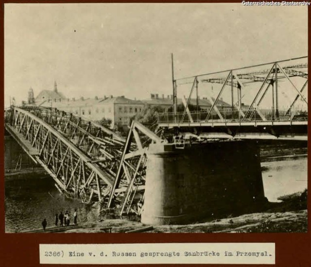 Zdjęcia zniszczonego Przemyśla z okresu I wojny światowej. Mostów w mieście i okolicy, transportów wojska, fortów Twierdzy Przemyśl.