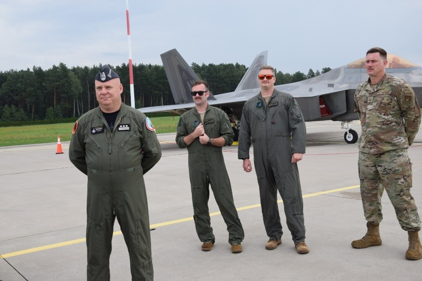 Eskadra amerykańskich myśliwców F22 w bazie w Łasku. Zostaną kilka miesięcy