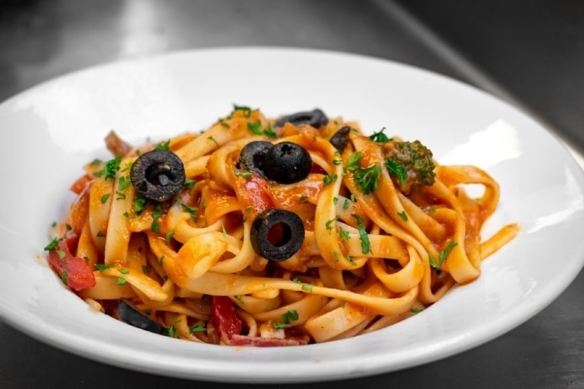 Składniki na spaghetti alla puttanesca:...