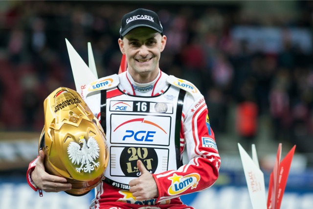 Tomasz Gollob wystawił na aukcję swój kombinezon żużlowy.

Na aukcję WOŚP trafił również, przekazany przez PGE Ekstraligę, złoty medal Drużynowych Mistrzostw Polski na żużlu.