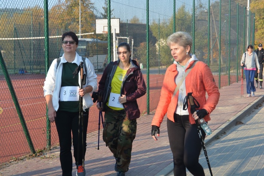 Opalenie - Nowy Dwór Gd. Marsz Nordic Walking dla upamiętnienia 100-lecia niepodległej Polski [ZDJĘCIA]