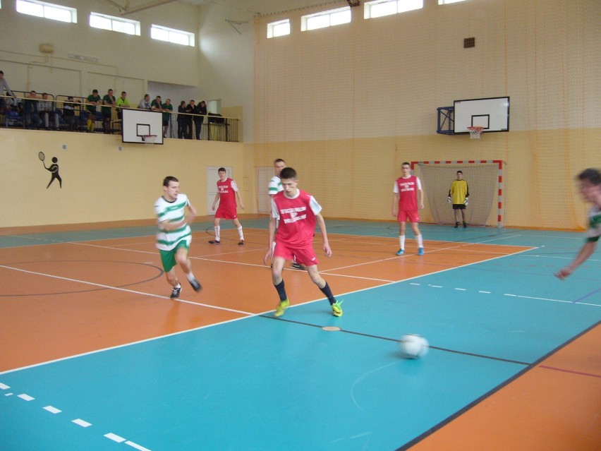 Halowy turniej piłki nożnej w Opolu Lubelskim