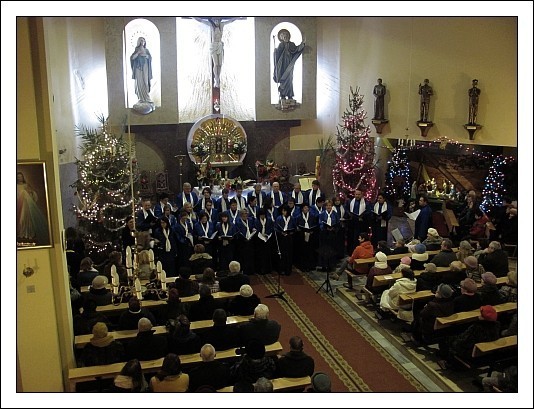 Chór Capella Vartiensis w marciszowskim kościele.