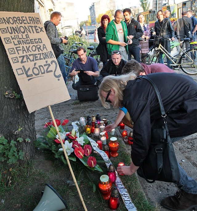 Historyczny budynek zajezdni tramwajowej  zniknął z mapy Łodzi 14 września. Tego dnia doszło do nielegalnego zburzenia tego zabytkowego obiektu.

Michał Gauza, twórca happeningu powiedział: - Była to spontaniczna decyzja, chodzi o wyrażenie sprzeciwu nie tylko wobec burzenia zabytków, ale i niszczenia tożsamości miasta. To wyraźny sygnał dla inwestorów, a także władz miasta, że łodzianom nie podobają się takie działania, że ich nie akceptują.