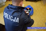 Policjanci z Elbląga zatrzymali trzech mężczyzn podejrzanych o włamania do punktów handlowych. Ze sklepów skradziono papierosy