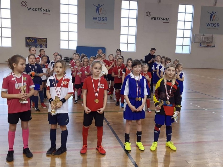 Dziewczyny z Mieściska udały się na swój pierwszy turniej piłkarski