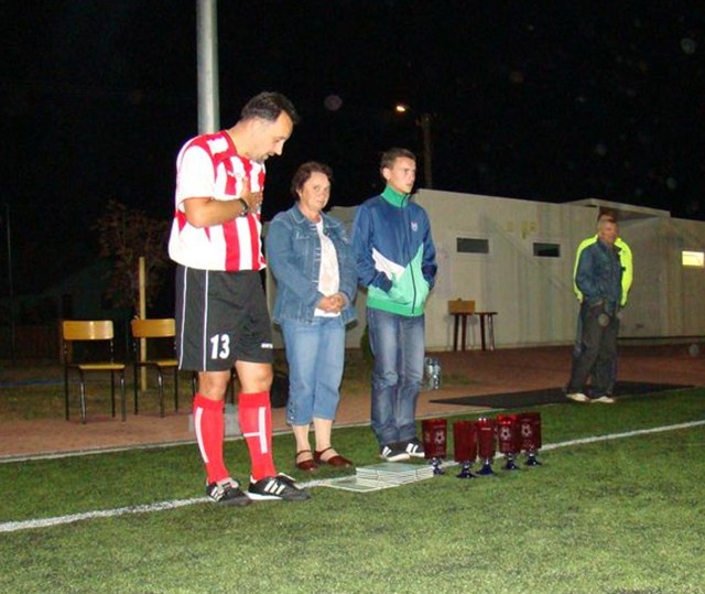 Miesiąc temu w Lisiej Górze zorganizowano charytatywny turniej piłkarski. Dochód z imprezy trafił do Marcina i jego mamy, którzy wręczali puchary i dyplomy zwycięzcom