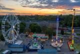 Luna-Park w Sosnowcu. Zagłębiacy bawią się w parku rozrywki. Będzie w Parku Sieleckim do 1 czerwca 2022. Zobacz zdjęcia 