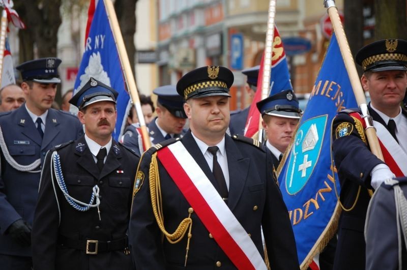 Kwidzyn: Przemarsz ulicami miasta i wspólne śpiewanie pieśni patriotycznych z okazji Święta 3 Maja