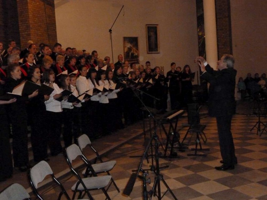 Missa brevis w kościele Nawiedzenia NMP przed Świętem Niepodległości [FILM]