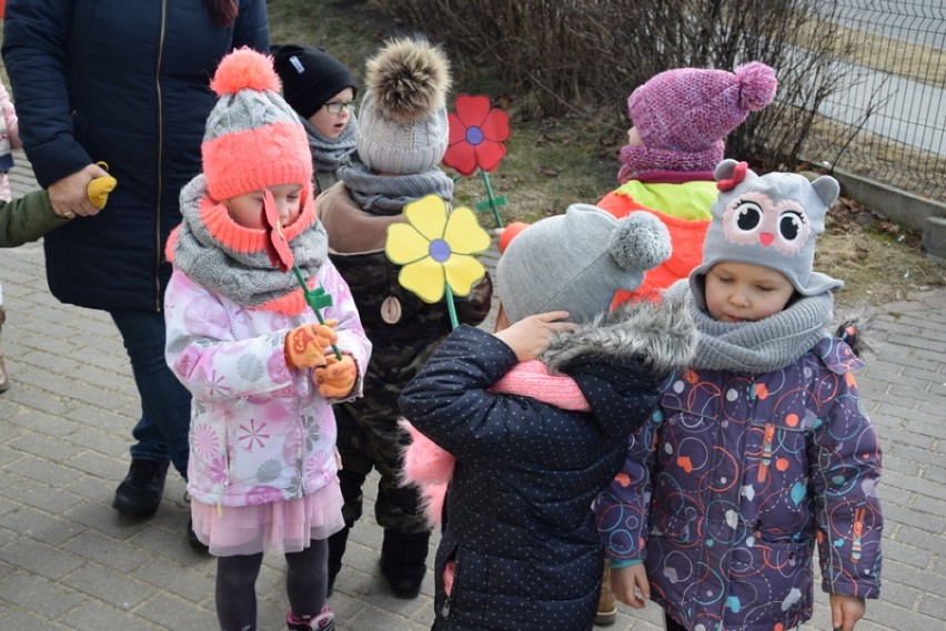 Człuchów. Dzieci z przedszkola Motylek żegnają się z zimą