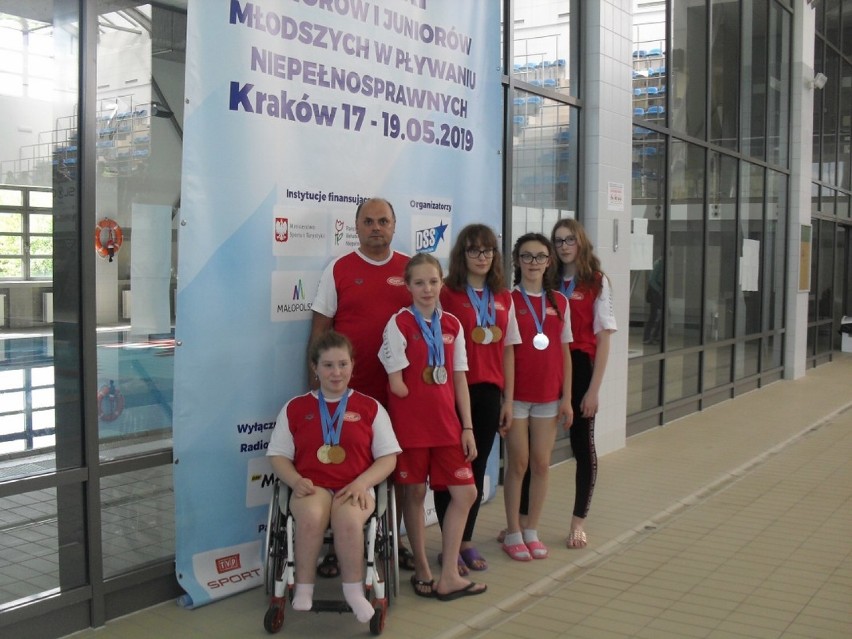 Mistrzostwa Polski Juniorów i Juniorów Młodszych w Pływaniu Osób Niepełnosprawnych. Mistrzowski Start Kalisz ZDJĘCIE