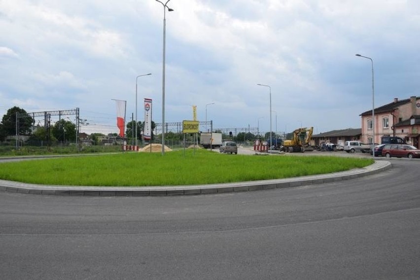 Radom. Kładą asfalt na trasie N-S. Będą objazdy dla samochodów i autobusów