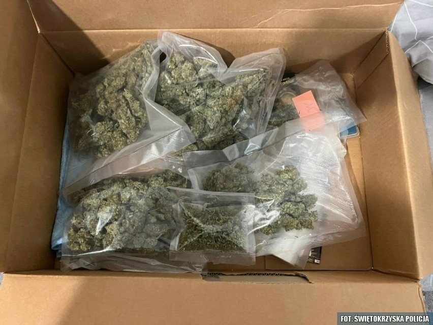 Sandomierscy policjanci przejęli prawie kilogram narkotyków