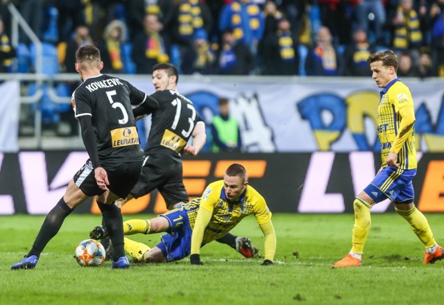 Na zdjęciu: piłkarze Arki Gdynia w meczu z Koroną Kielce