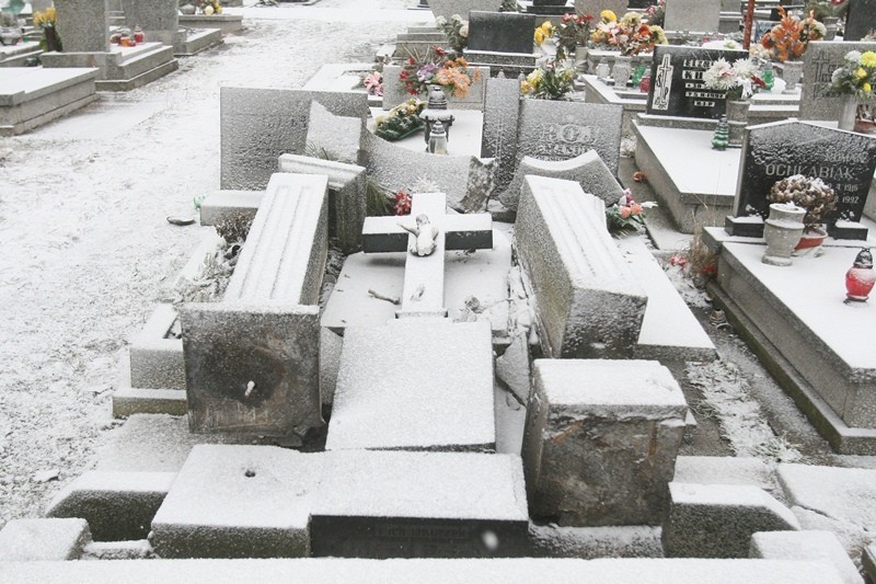 Zniszczenia na cmentarzu w Szopienicach