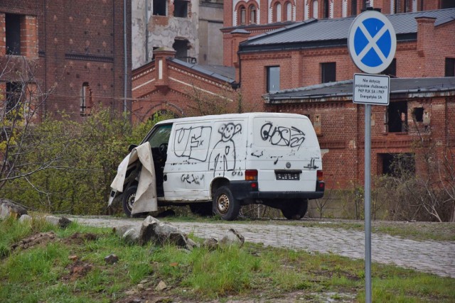 Jak wygląda Leszno oczami osób przyjeżdżających do miasta? Czy wrażenia po wyjściu z pociągu, czy autobusu są pozytywne, a może raczej negatywne? Co widać w okolicach dworców? To zobaczycie na zdjęciach.