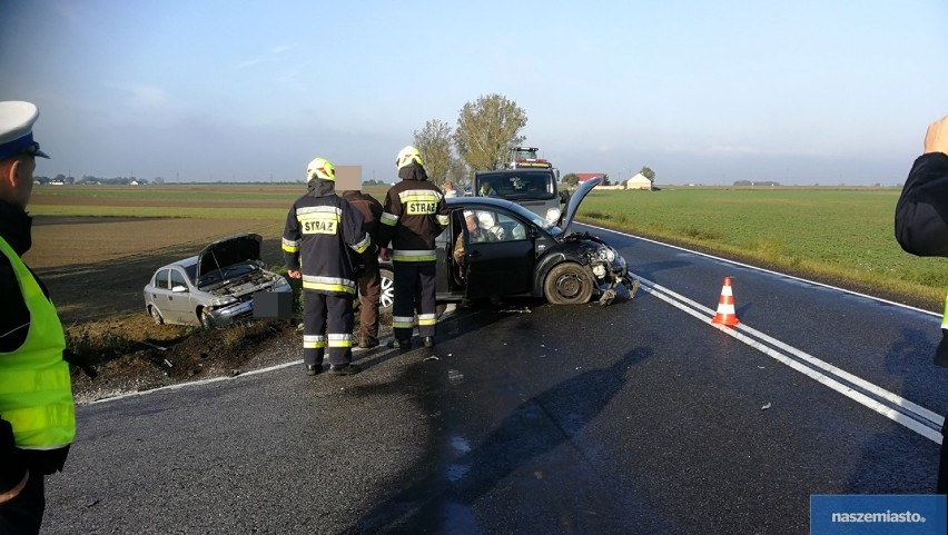 Wypadek na drodze Włocławek - Radziejów. Zderzenie dwóch samochodów [zdjęcia]