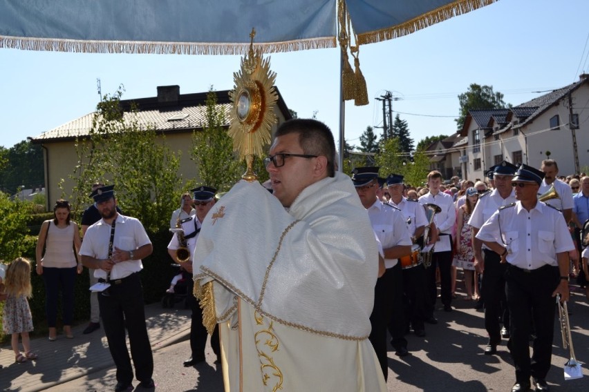 31 maja procesja Bożego Ciała przeszła ulicami Kiełpina.