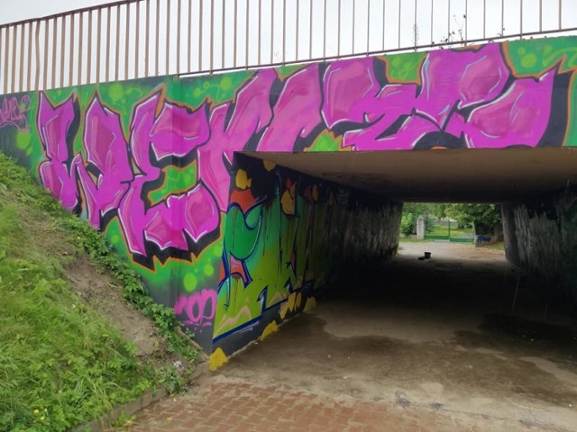 Czy kolorowe graffiti faktycznie będzie ozdobą i uatrakcyjni Starachowice? Takich akcji będzie więcej.

>>> ZOBACZ WIĘCEJ NA KOLEJNYCH ZDJĘCIACH 