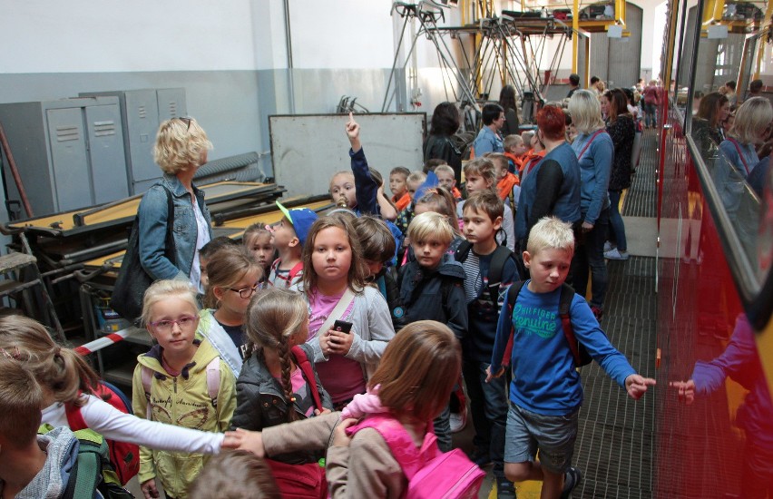 Europejski Dzień bez Samochodu w Grudziądzu. Dzieci zwiedzały zajezdnię tramwajową [zdjęcia]