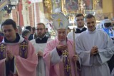 Telewizja transmitowała z szamotulskiej bazyliki mszę pod przewodnictwem biskupa