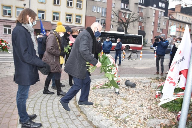 Jednym z elementów uroczystości będzie złożenie kwiatów na opolskim Skwerze Solidarności.