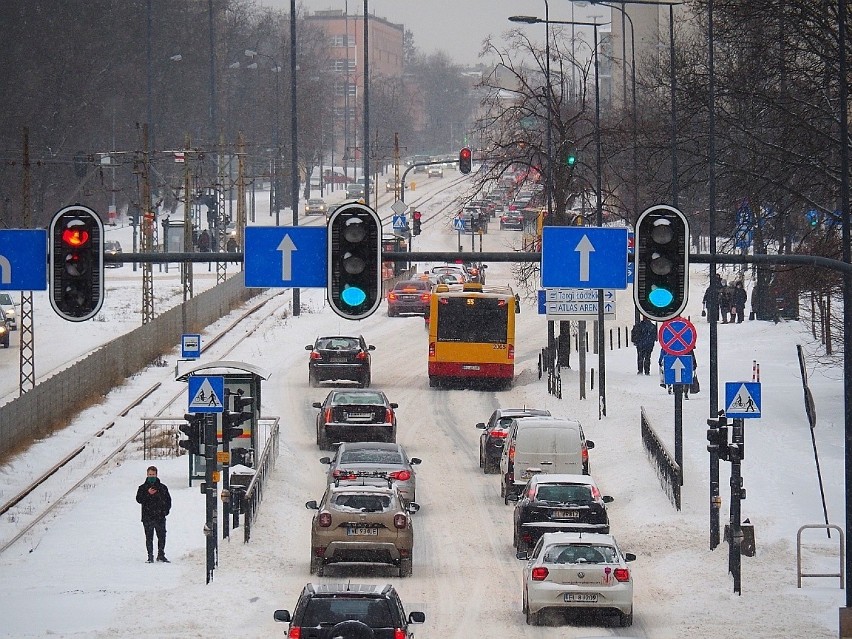Śnieg sparaliżował ulice Łodzi.